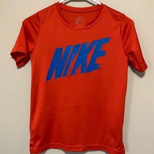 Nike Dri-fit T-shirt SZ Medium